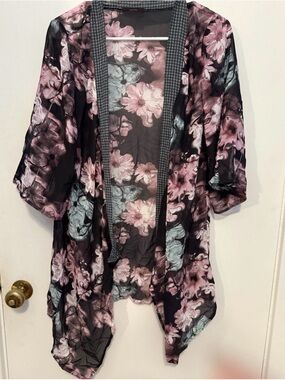 Mark. By Avon Floral Boho Kimono Sz Medium NWOT